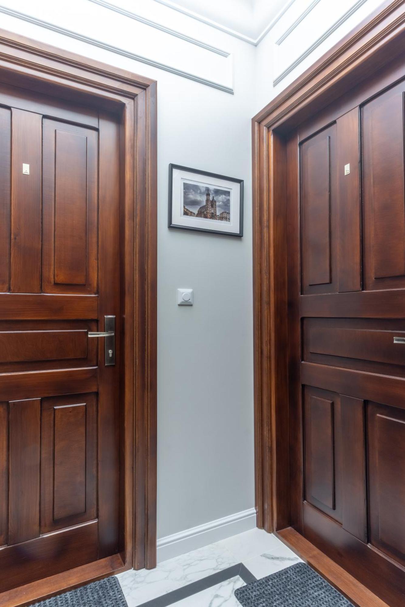 Charm & Comfort Renovated Gem In Old Town Sarego Apt B Krakow Luaran gambar