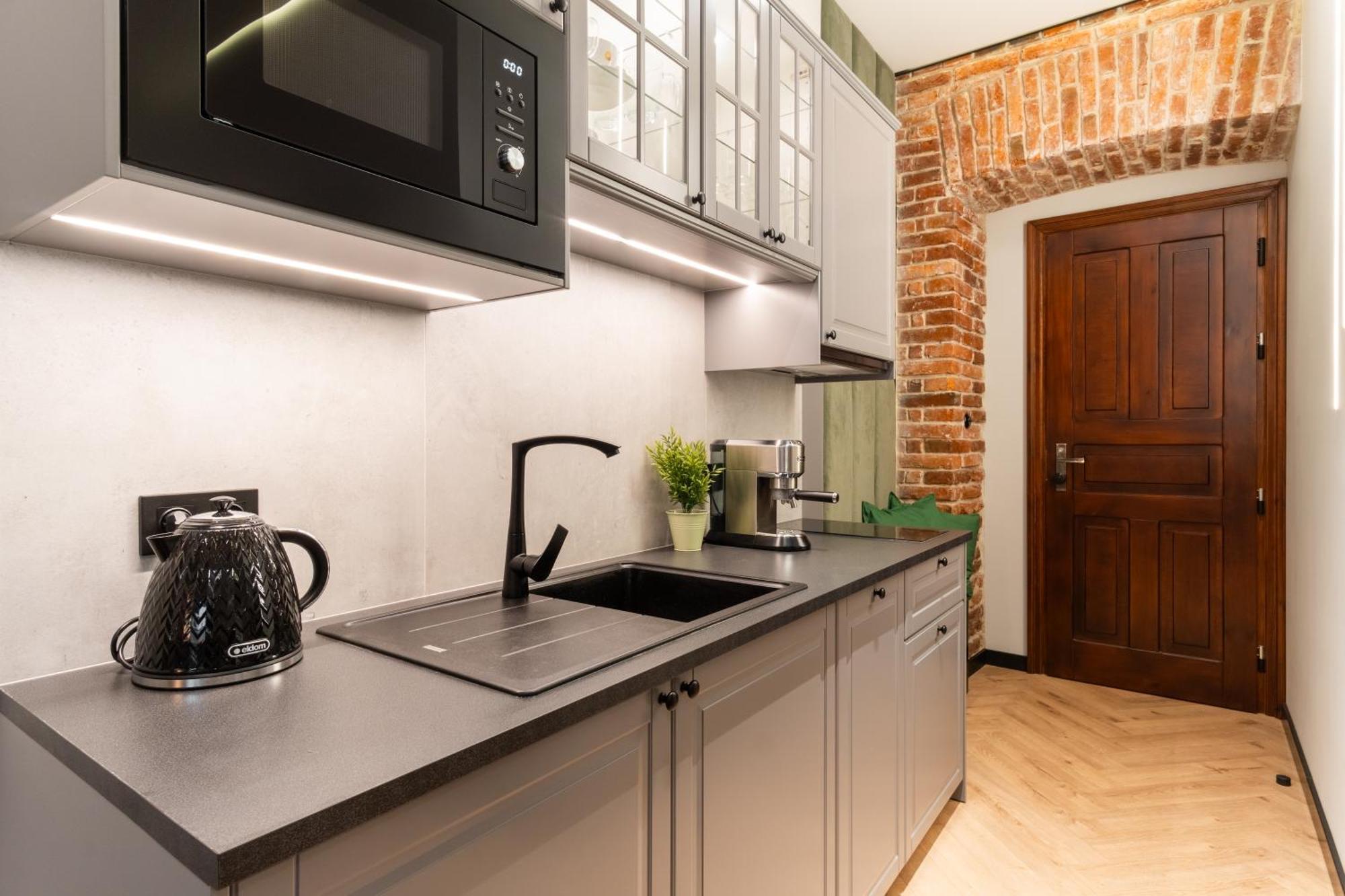 Charm & Comfort Renovated Gem In Old Town Sarego Apt B Krakow Luaran gambar