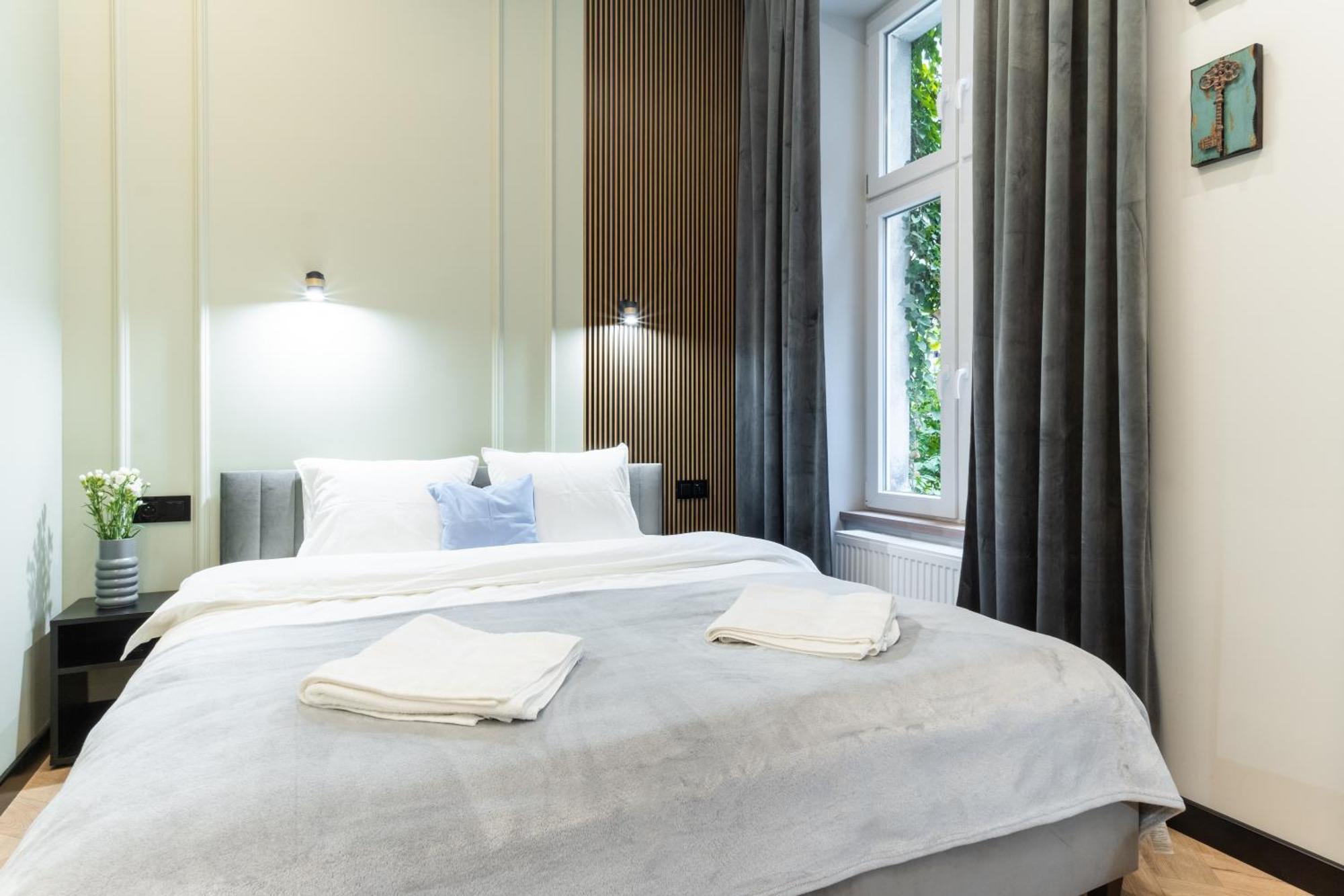 Charm & Comfort Renovated Gem In Old Town Sarego Apt B Krakow Luaran gambar