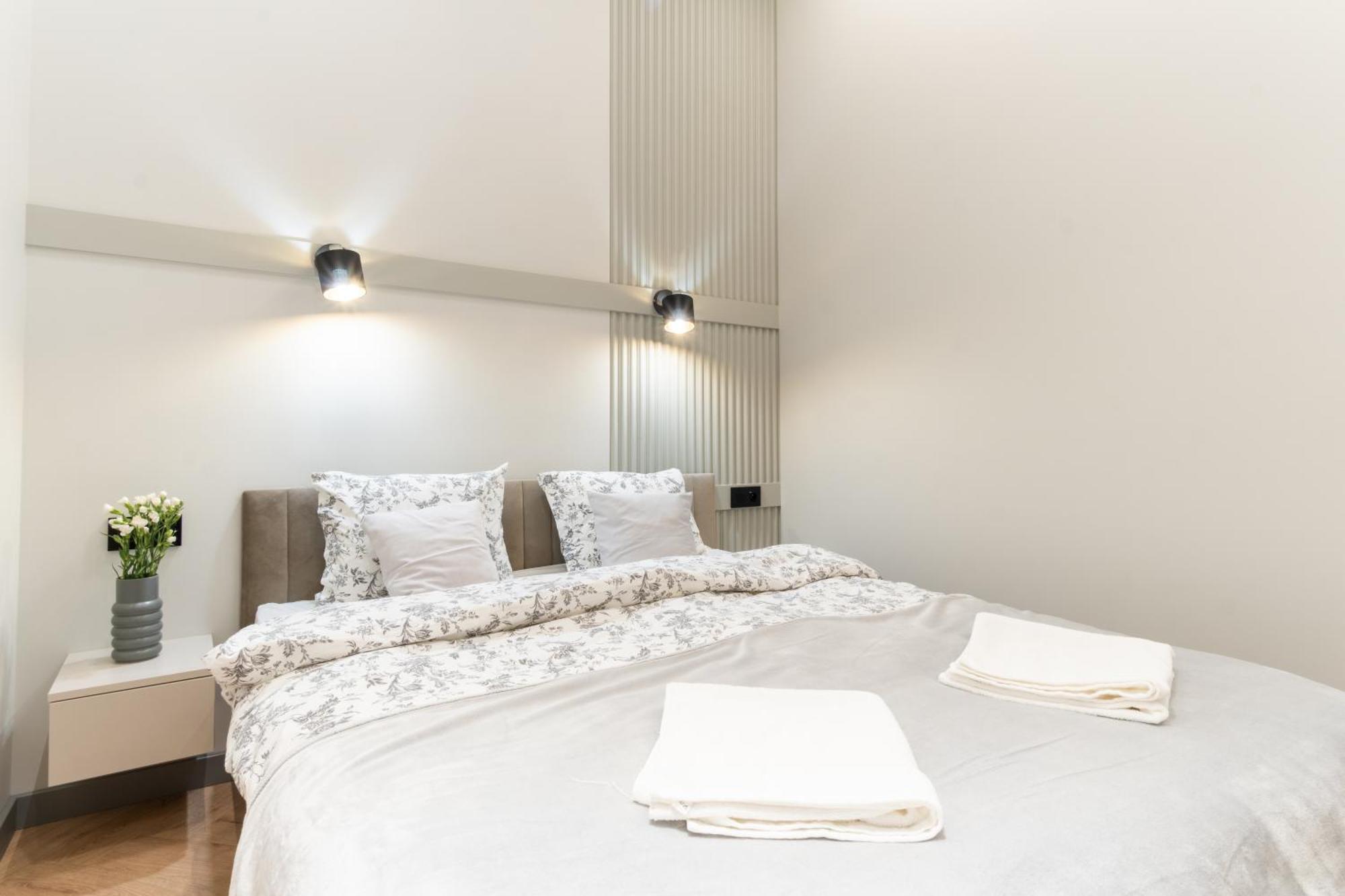 Charm & Comfort Renovated Gem In Old Town Sarego Apt B Krakow Luaran gambar